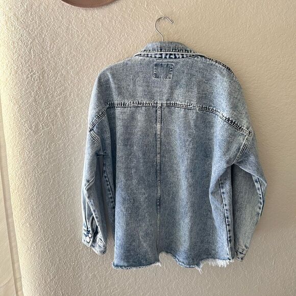Distressed Jean Jacket✨ - Picture 2 of 8
